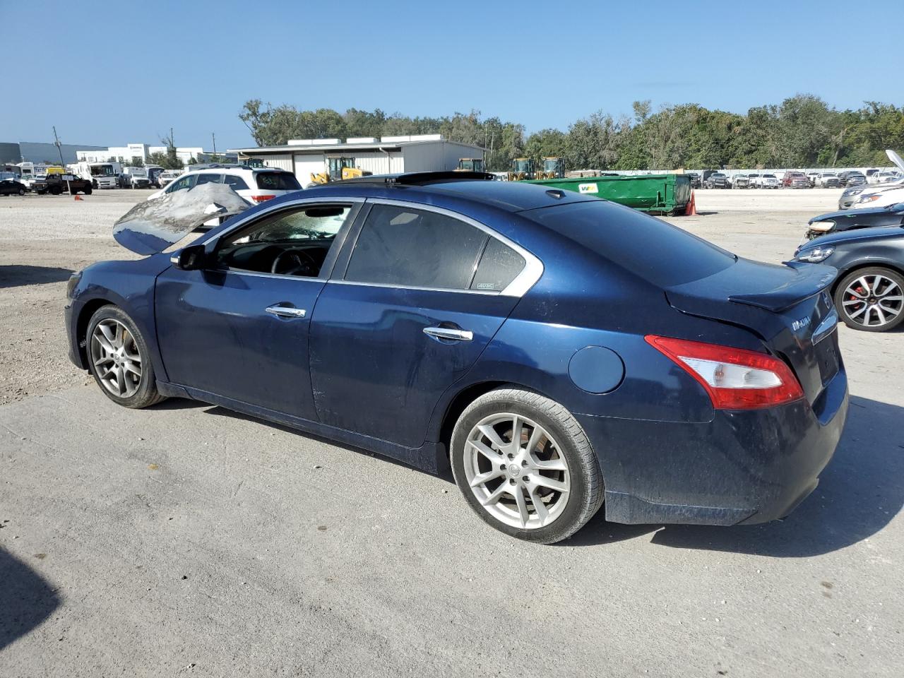 2009 Nissan Maxima - Image 2