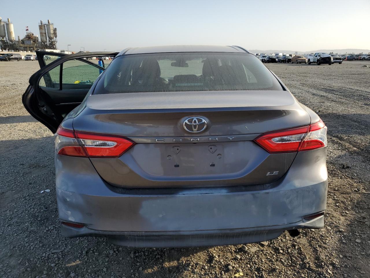 2018 Toyota Camry L VIN: 4T1B11HK9JU506322 Lot: 77036734