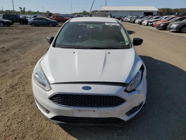 Седаны FORD FOCUS 2016 Белы