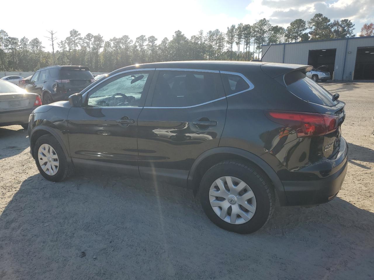 2018 Nissan Rogue - Image 2