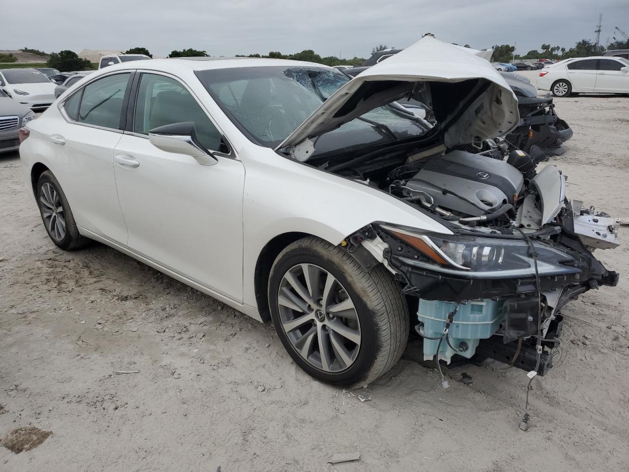 2019 Lexus ES - Image 4