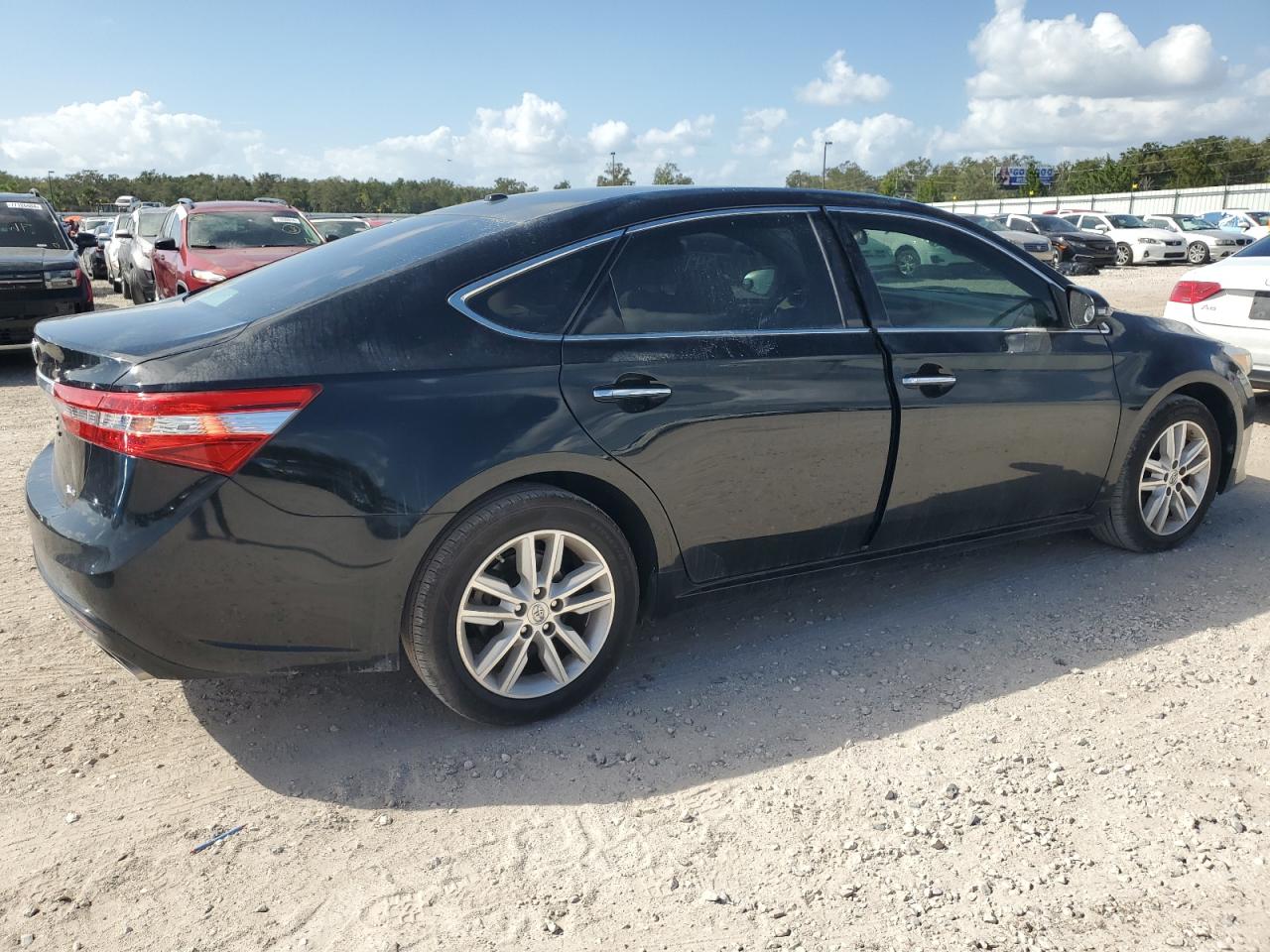 2015 Toyota Avalon - Image 3
