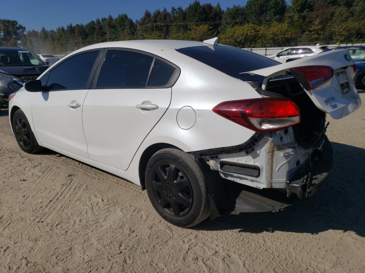 3KPFL4A70JE226679 2018 KIA FORTE - Image 2