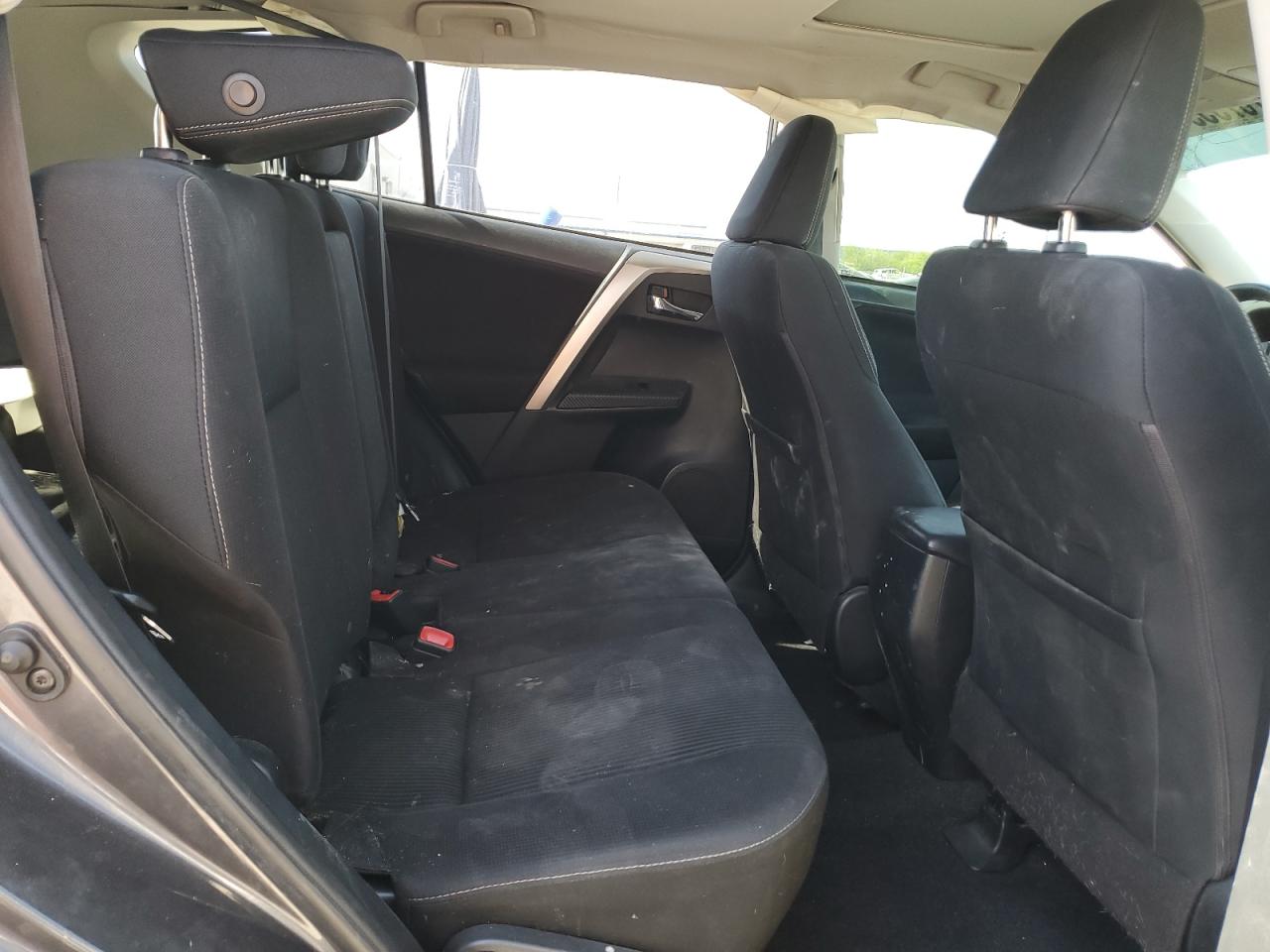 2015 Toyota RAV 4 - Image 11