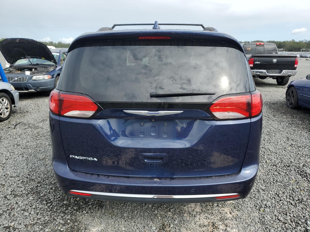 2019 Chrysler Pacifica Touring L VIN: 2C4RC1BG4KR531743 Lot: 75669474