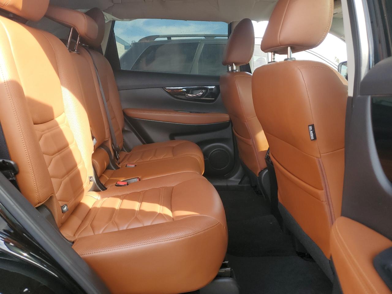 2018 Nissan Rogue - Image 11