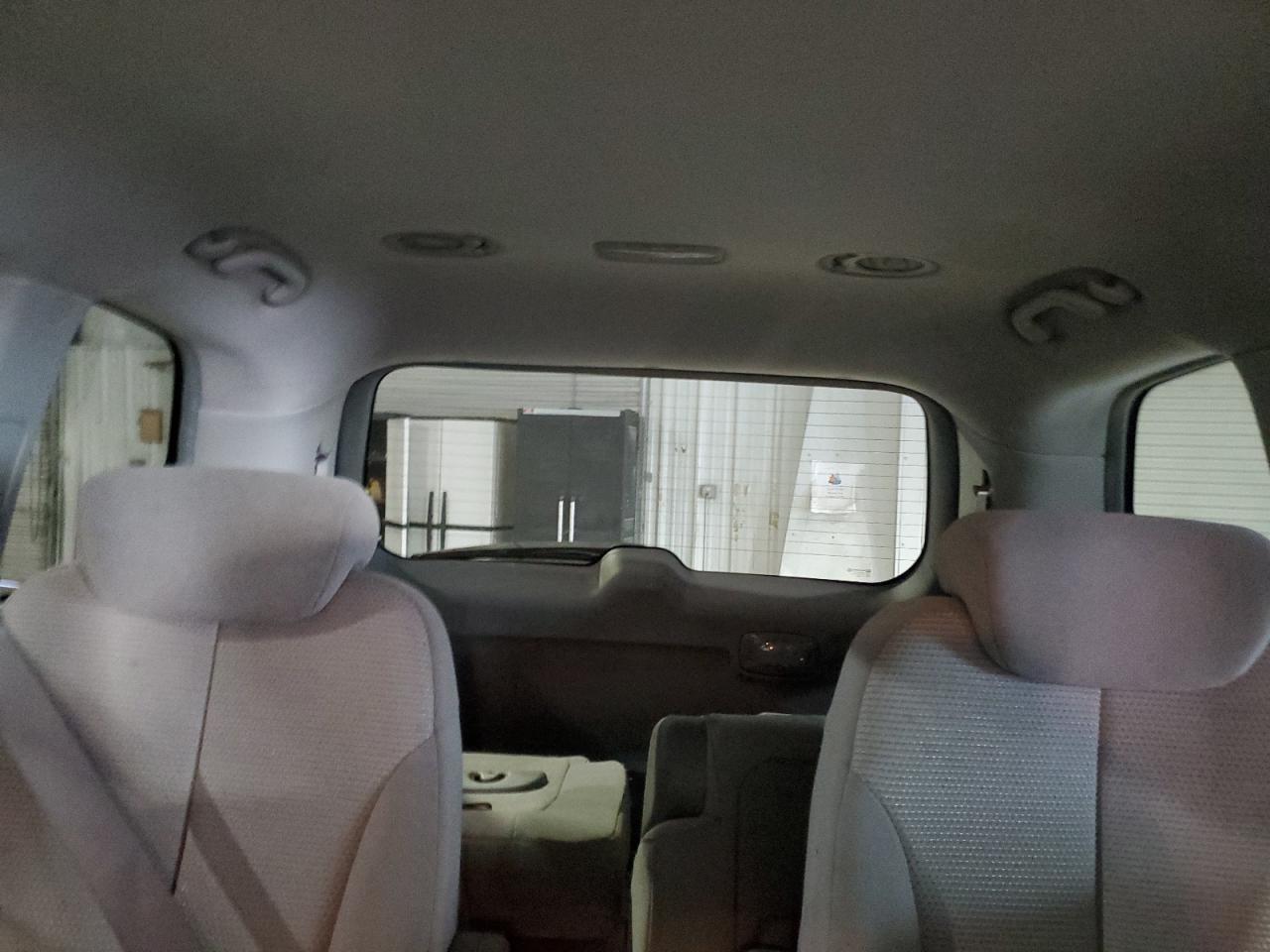 2007 Kia Sedona - Image 10