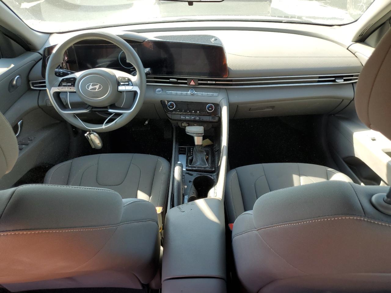 2024 Hyundai Elantra - Image 8