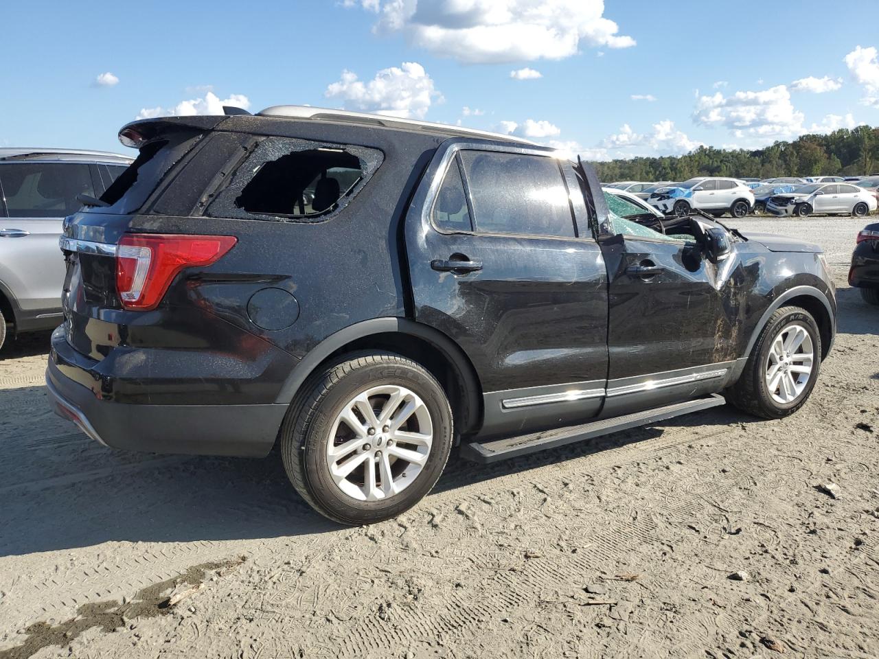 VIN 1FM5K7D87HGB22281 2017 FORD EXPLORER no.3