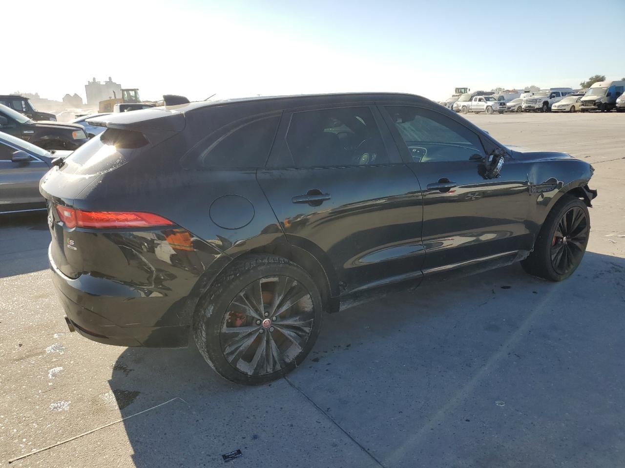 SADCM2BV3HA886685 2017 Jaguar F-Pace S