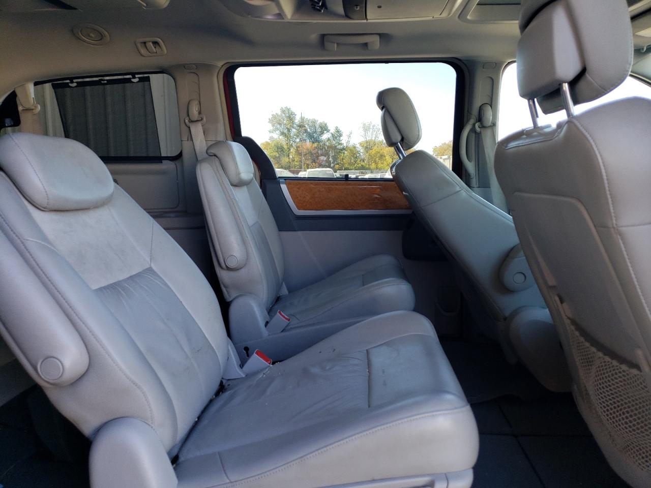 2010 Chrysler Town & Country - Image 11