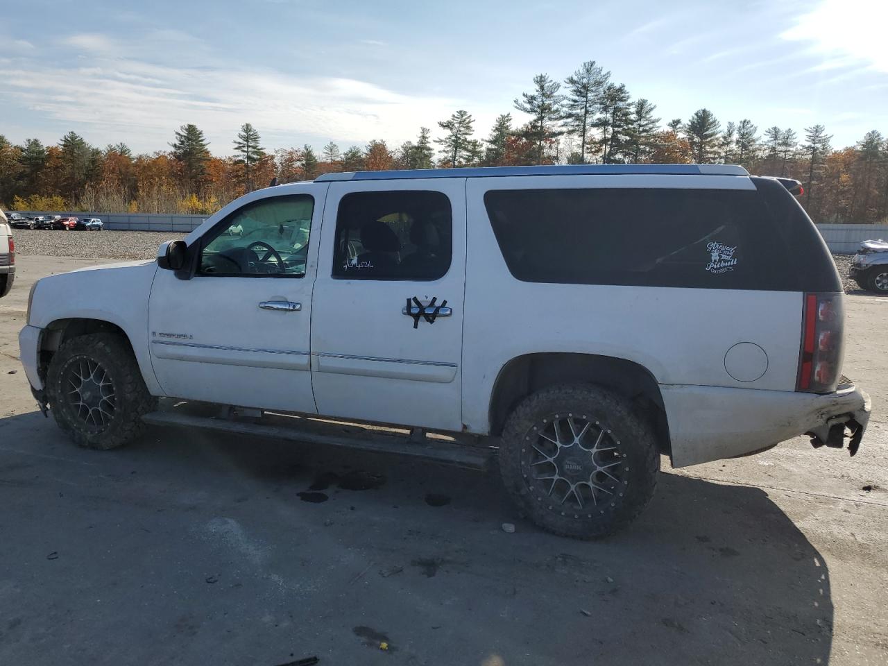 2007 GMC Yukon - Image 2