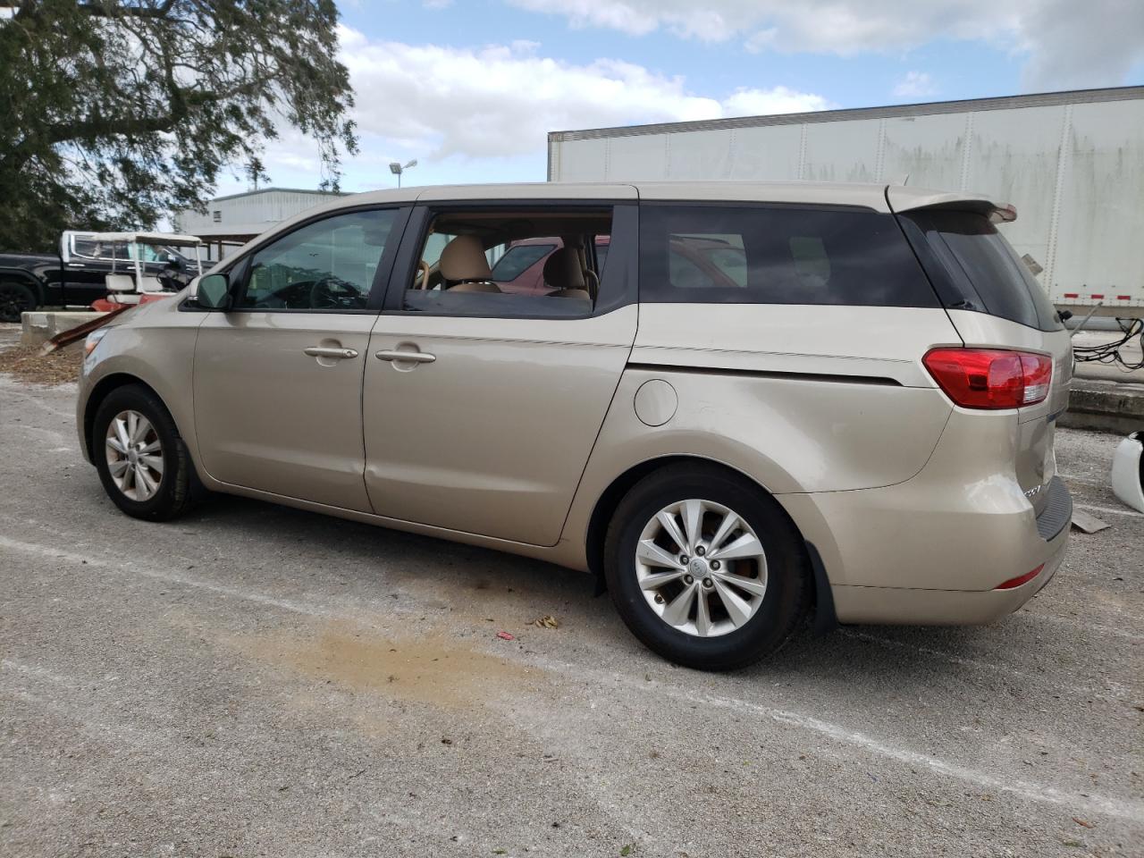 2017 Kia Sedona - Image 2