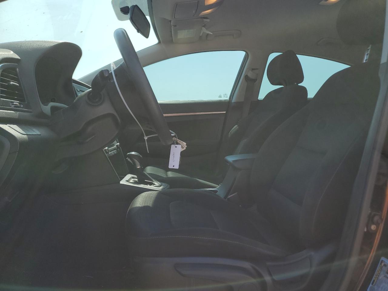 2018 Hyundai Elantra - Image 7