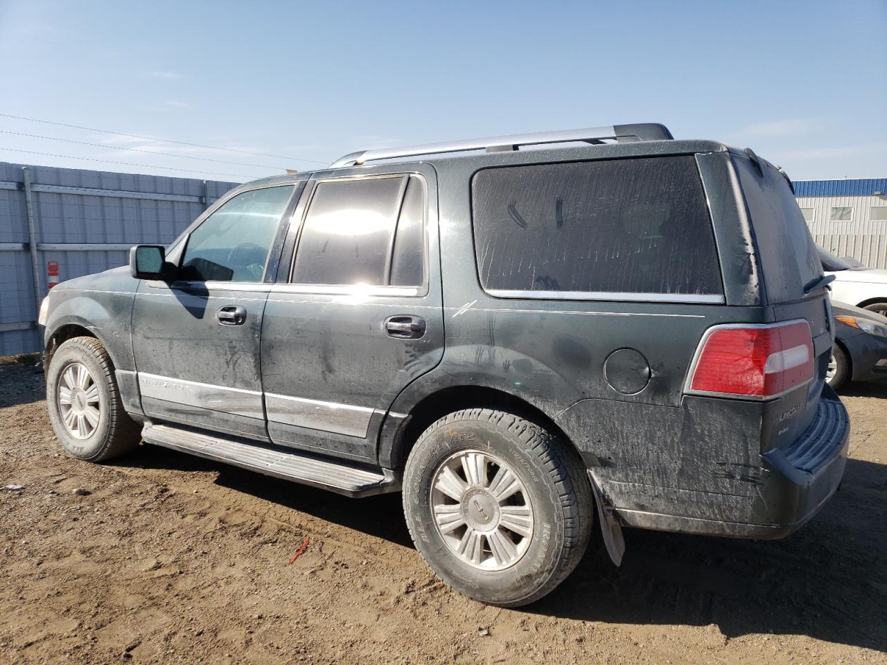 2009 Lincoln Navigator - Image 2