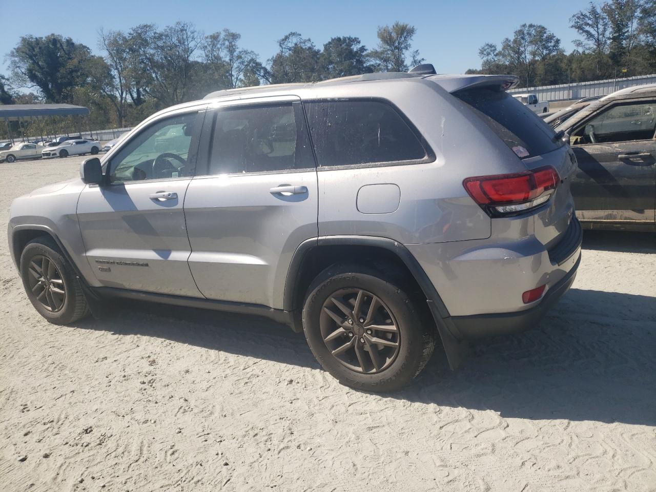 2016 Jeep Grand Cherokee - Image 2