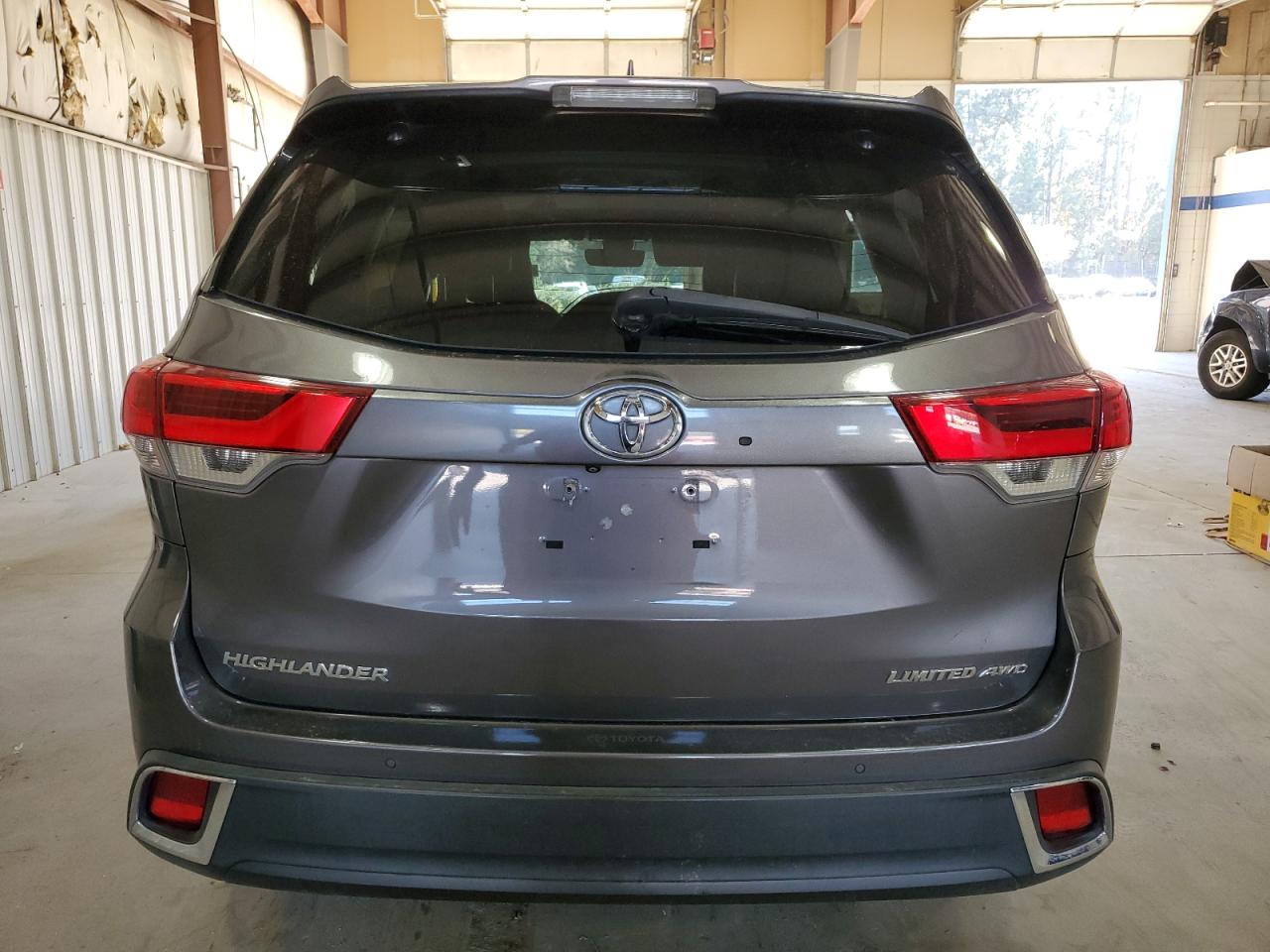 2018 Toyota Highlander - Image 6