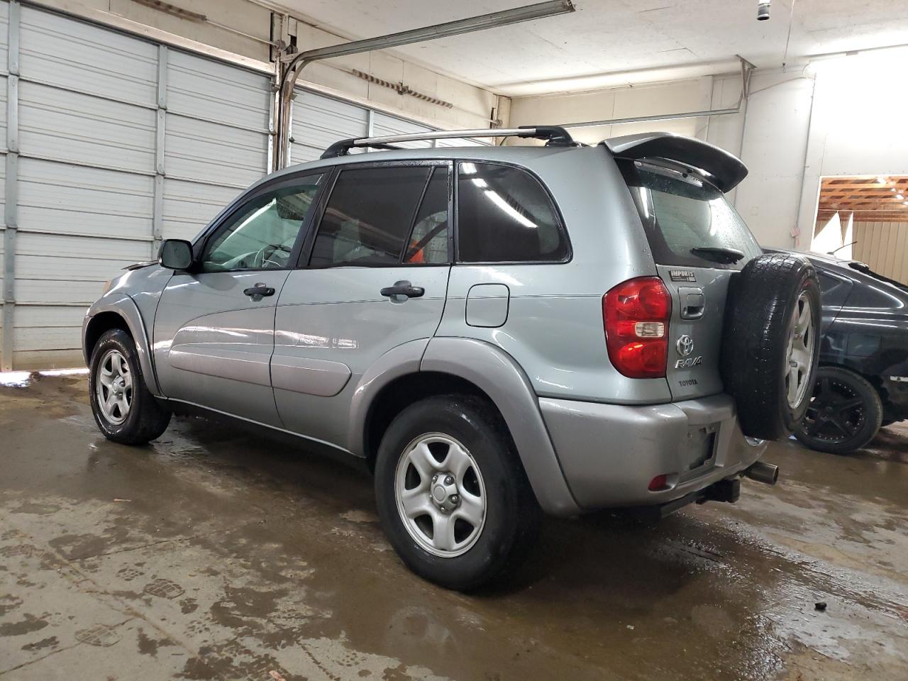 2004 Toyota RAV 4 - Image 2