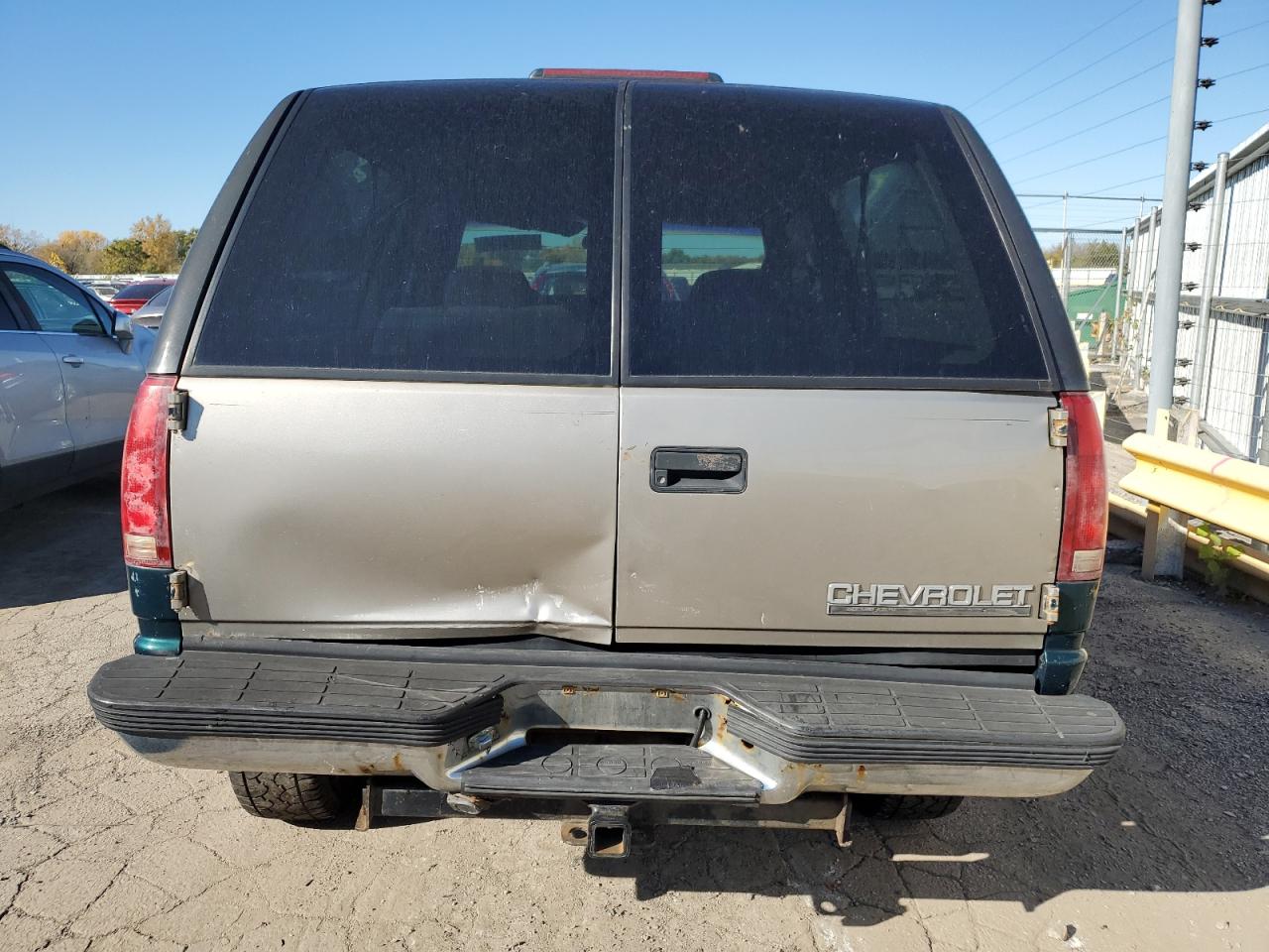 1998 Chevrolet Tahoe K1500 VIN: 3GNEK18R1WG135184 Lot: 77635704