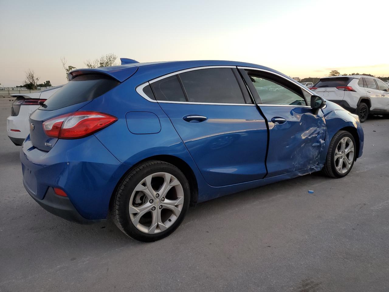2017 Chevrolet Cruze - Image 3