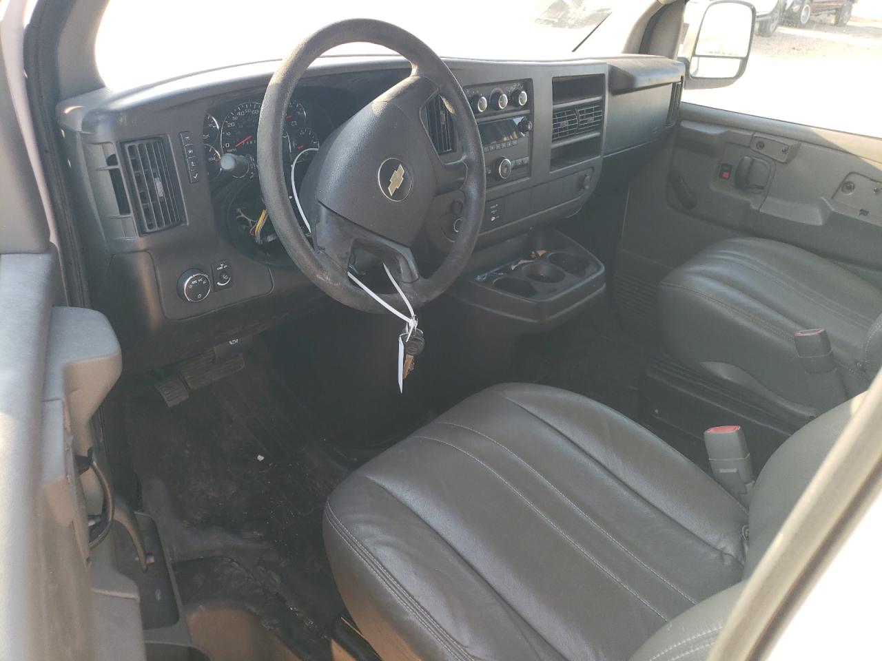 2009 Chevrolet Express - Image 8