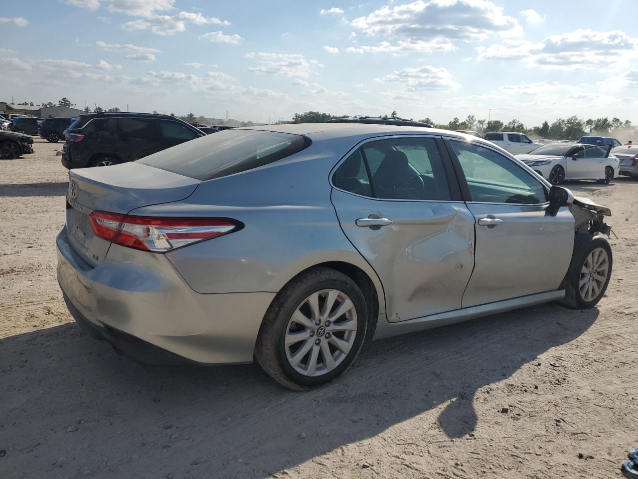 VIN 4T1B11HK8JU634549 2018 TOYOTA CAMRY no.3