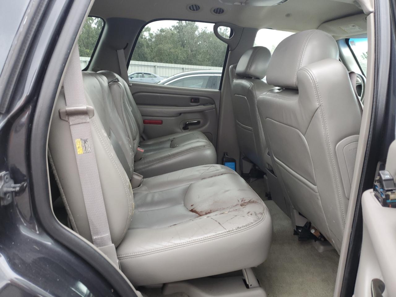 2004 GMC Yukon - Image 11