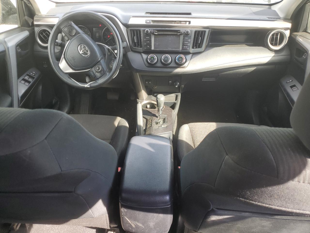 JTMZFREV2JJ744399 2018 Toyota Rav4 Le