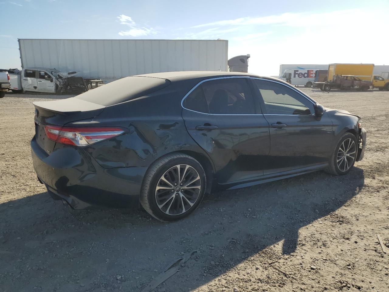 VIN 4T1B11HK8JU555608 2018 TOYOTA CAMRY no.3