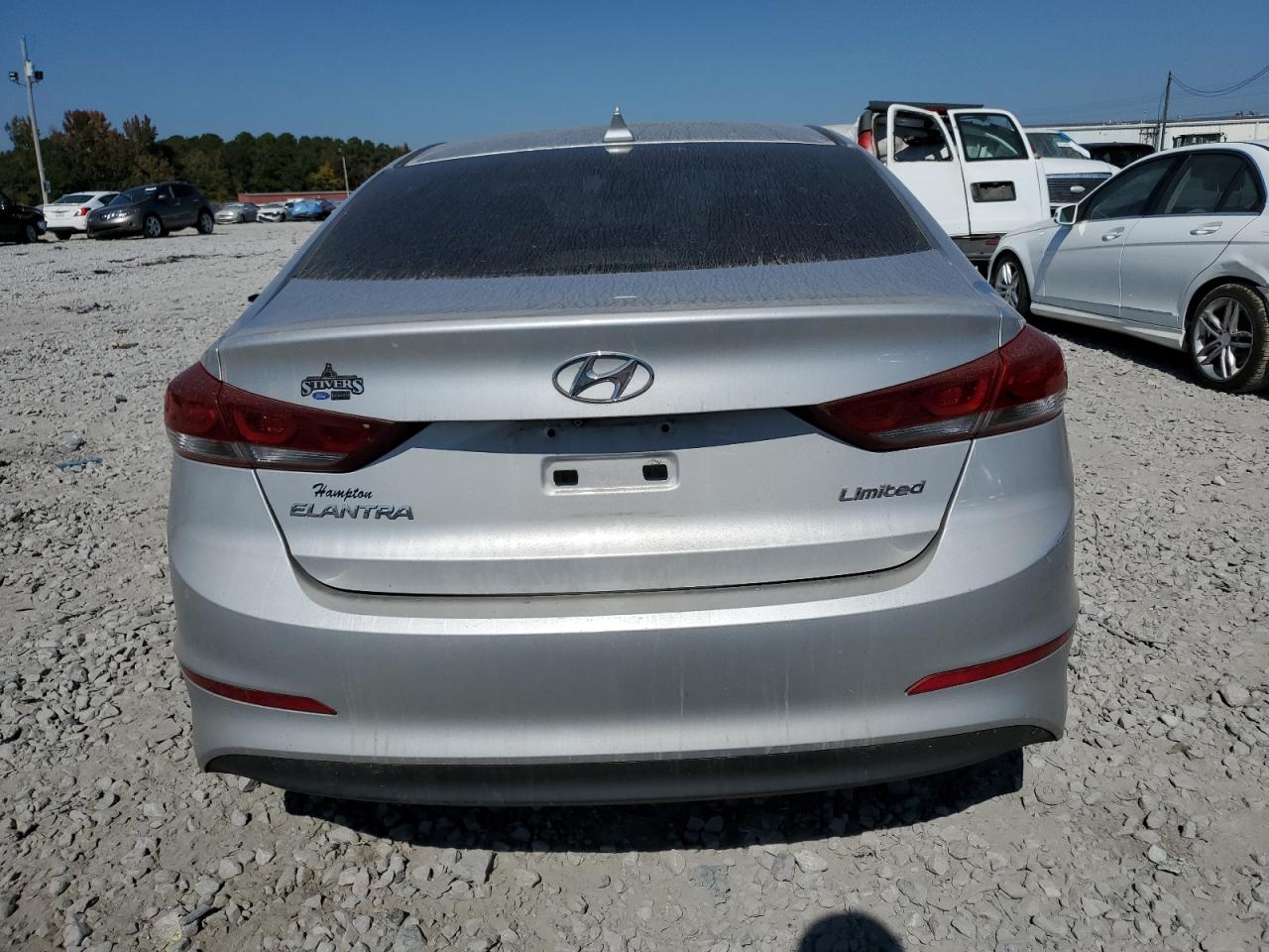 2017 Hyundai Elantra - Image 6