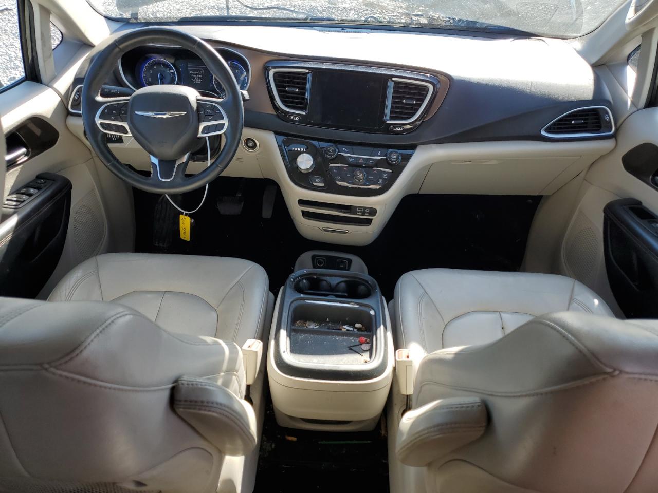 2017 Chrysler Pacifica - Image 8