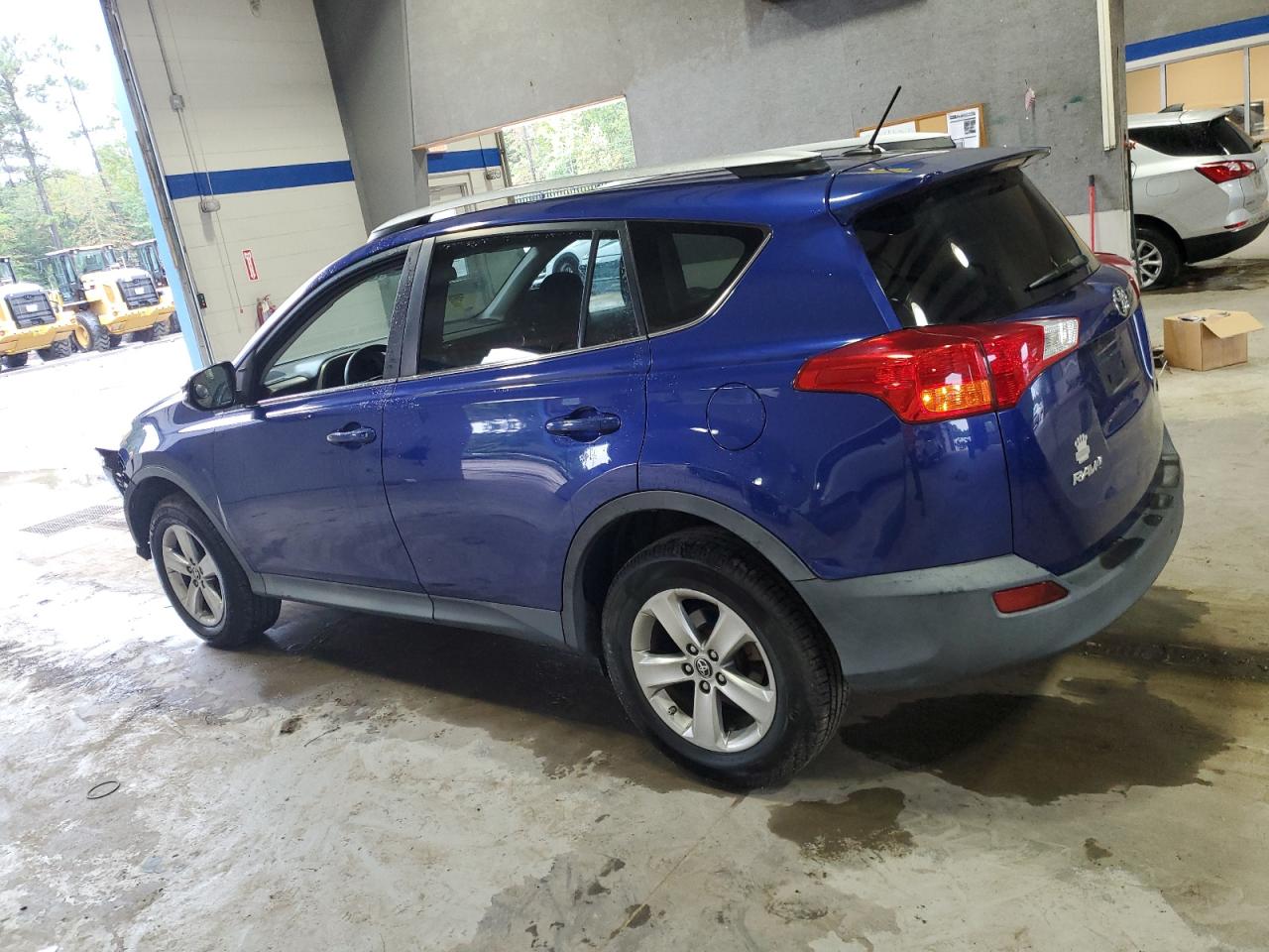 2T3WFREV2FW188946 2015 TOYOTA RAV 4 - Image 2