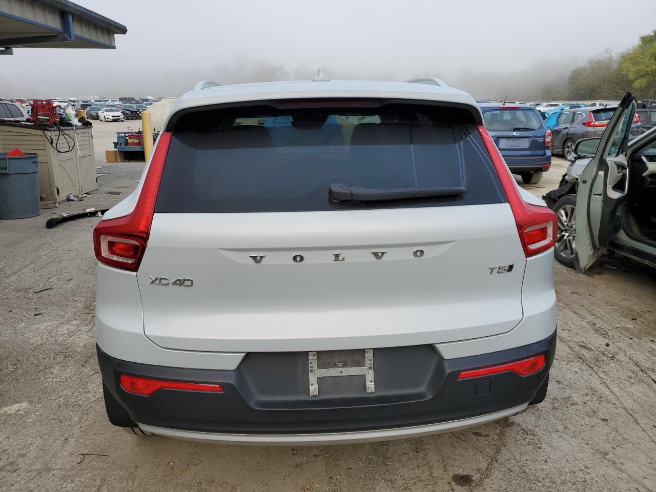 2021 Volvo Xc40 T5 Momentum VIN: YV4162UK2M2565707 Lot: 75493104