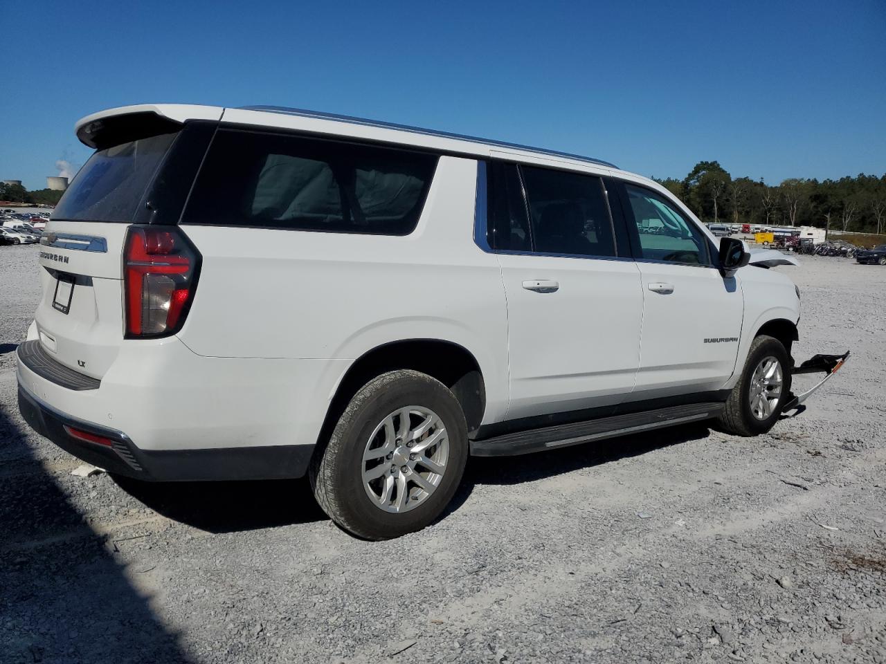2022 Chevrolet Suburban - Image 3