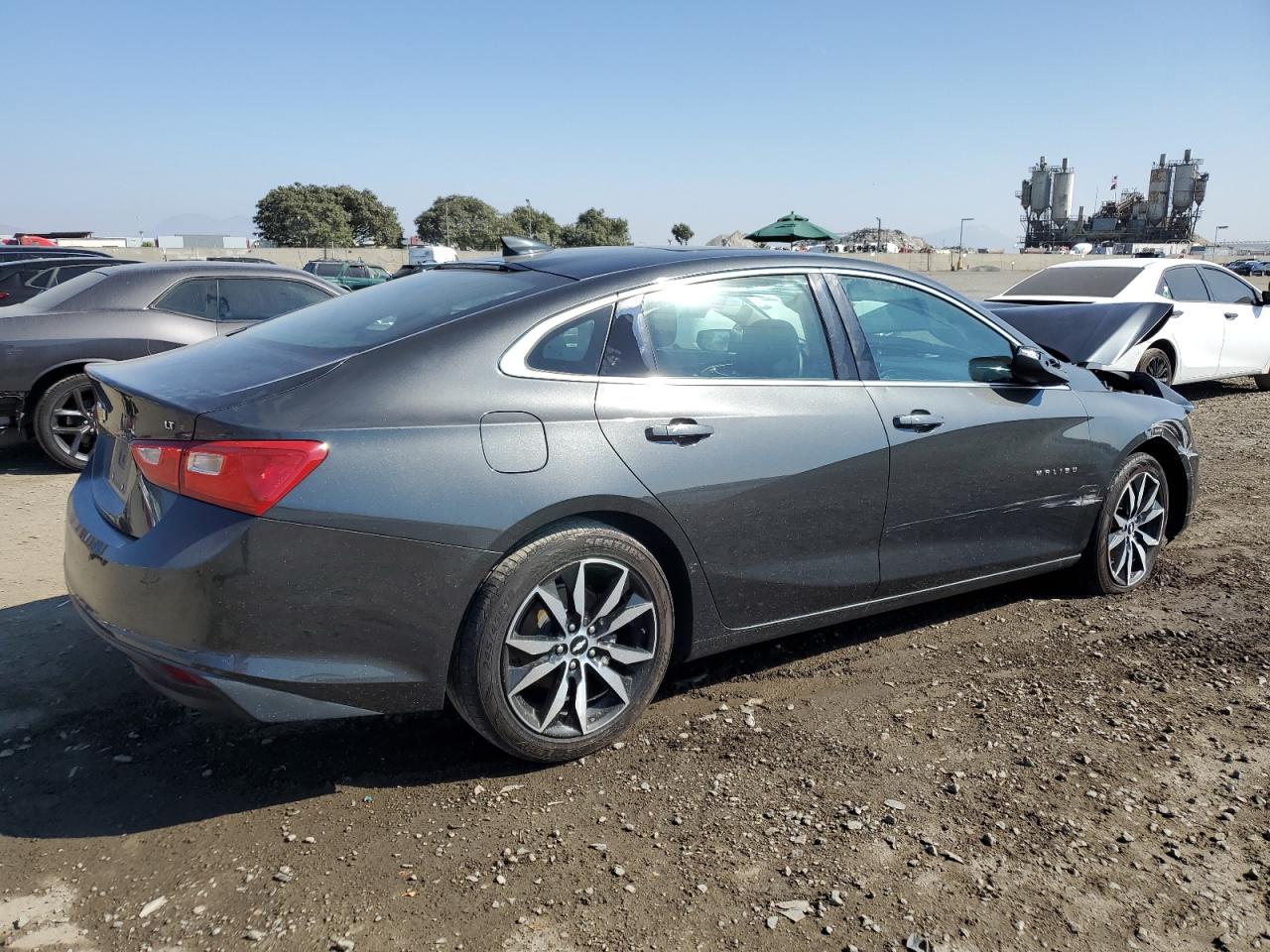 VIN 1G1ZD5ST5JF100425 2018 CHEVROLET MALIBU no.3