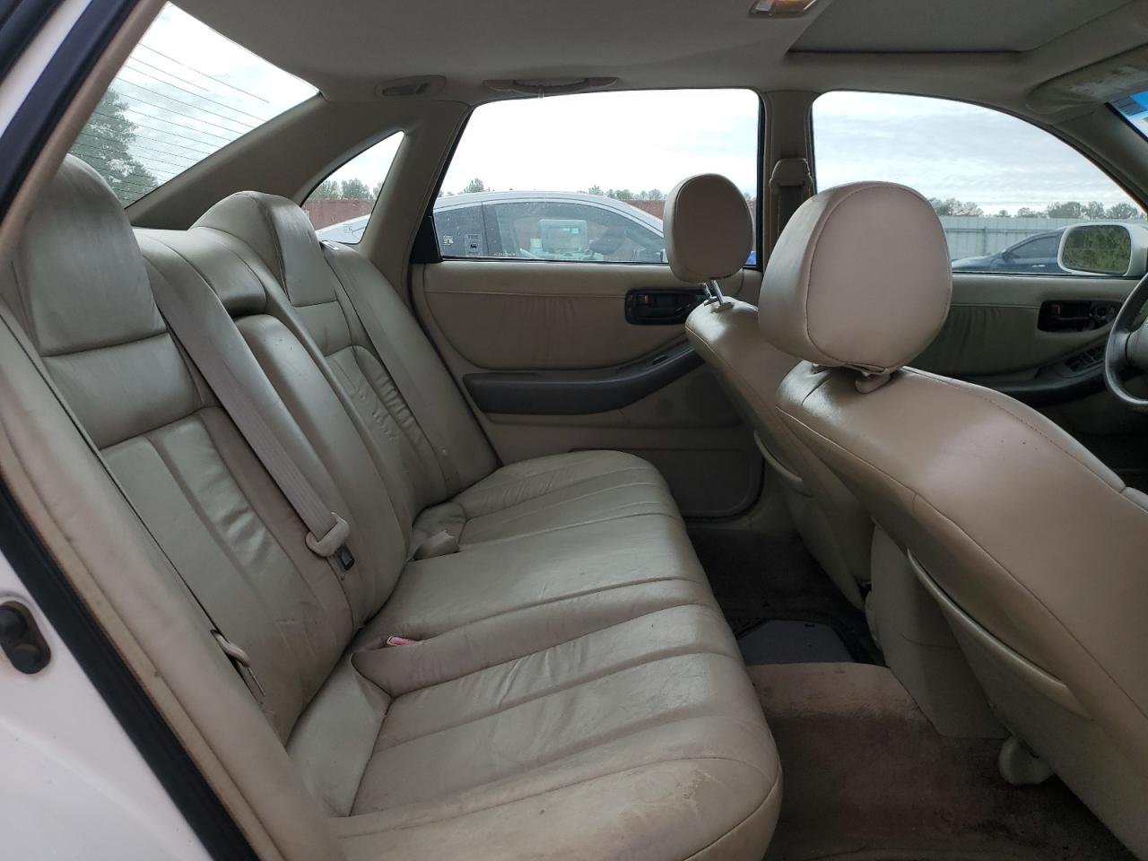 1999 Toyota Avalon - Image 10