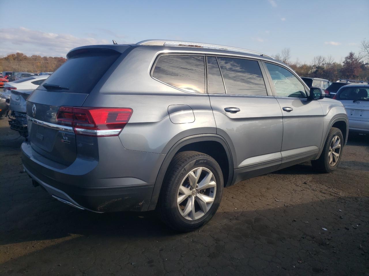 VIN 1V2GR2CA3KC526465 2019 VOLKSWAGEN ATLAS no.3