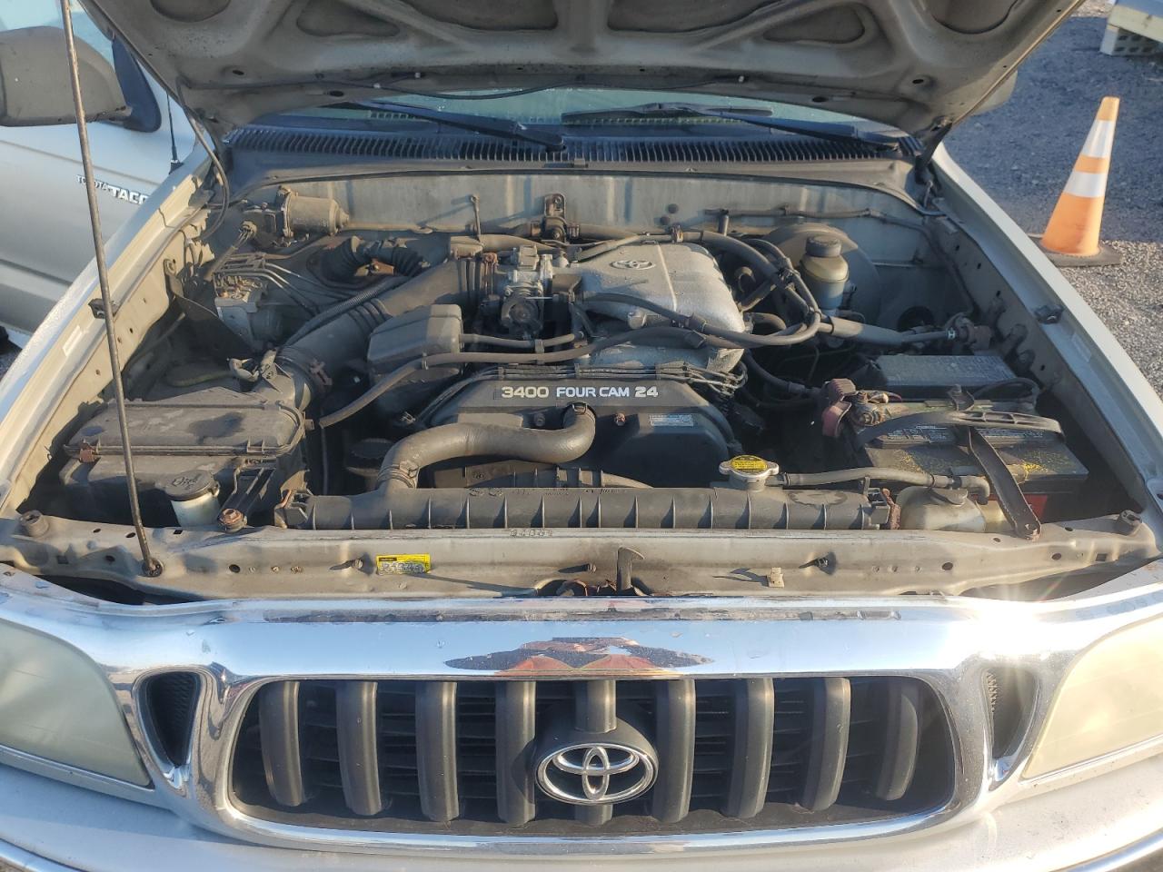 2004 Toyota Tacoma - Image 11