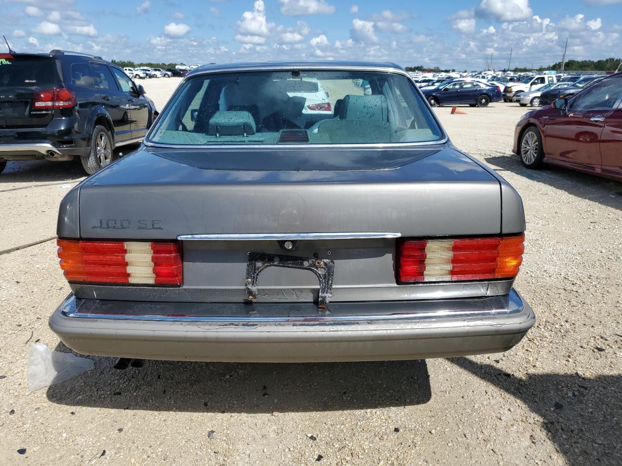 WDBCA24D7KA477815 1989 Mercedes-Benz 300 Se