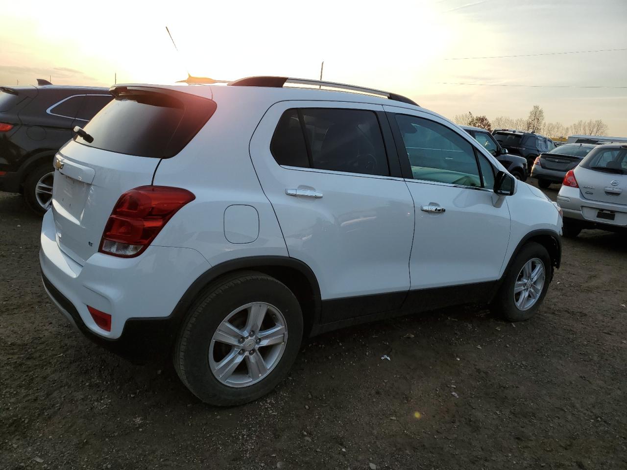 VIN KL7CJLSB2KB918010 2019 CHEVROLET TRAX no.3