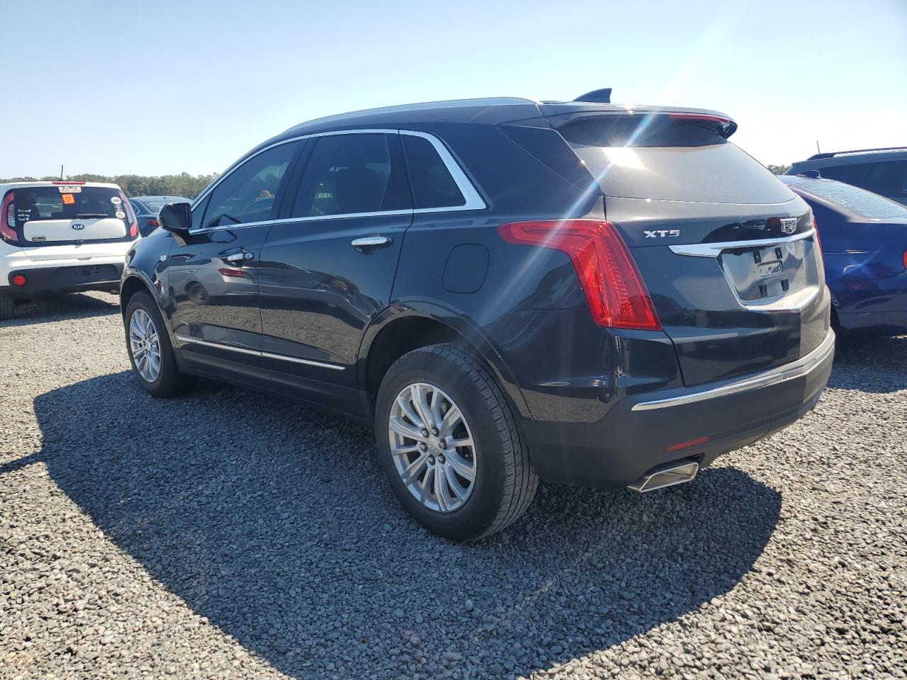 2019 Cadillac XT5 - Image 2