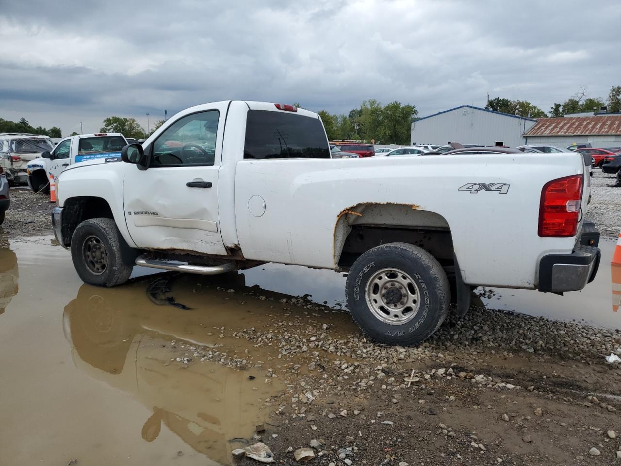 2008 Chevrolet Silverado - Image 2