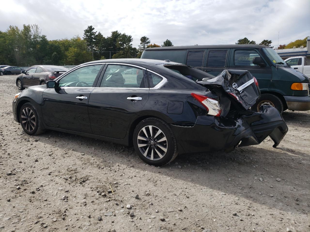 2017 Nissan Altima - Image 2
