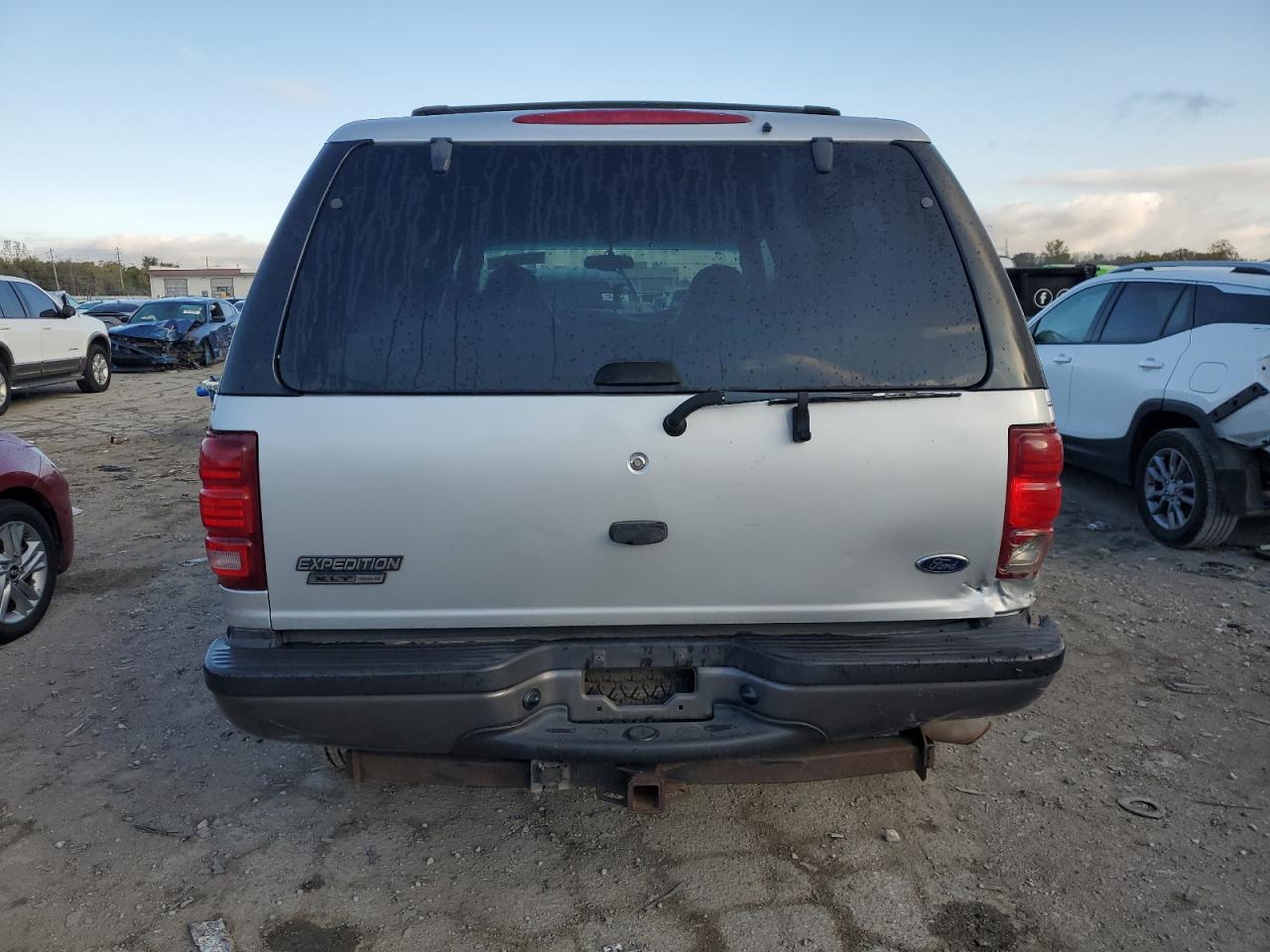 2002 Ford Expedition Xlt VIN: 1FMPU16L42LA92107 Lot: 75909824