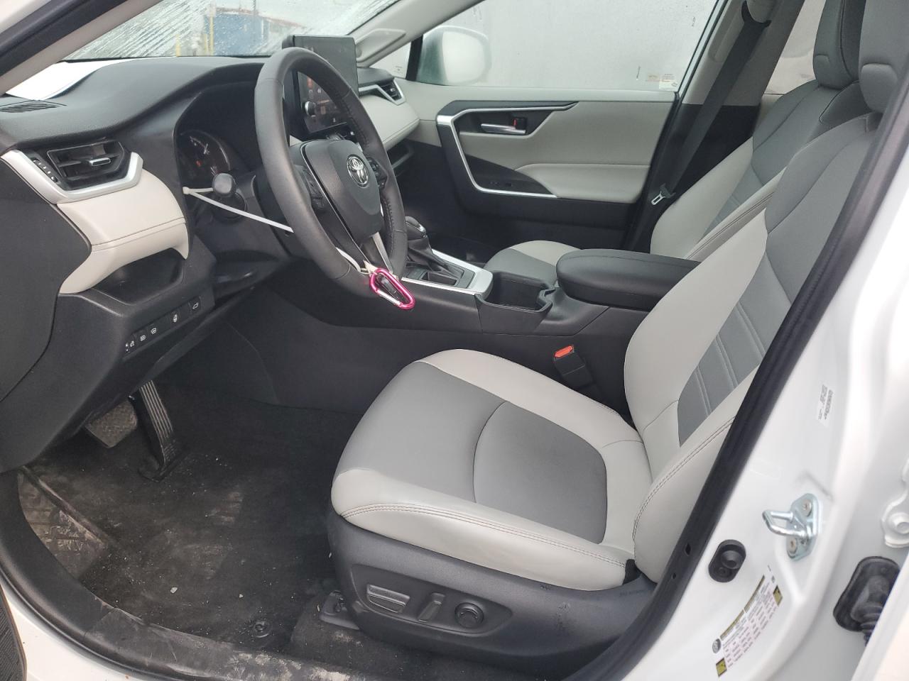 2023 Toyota RAV 4 - Image 7