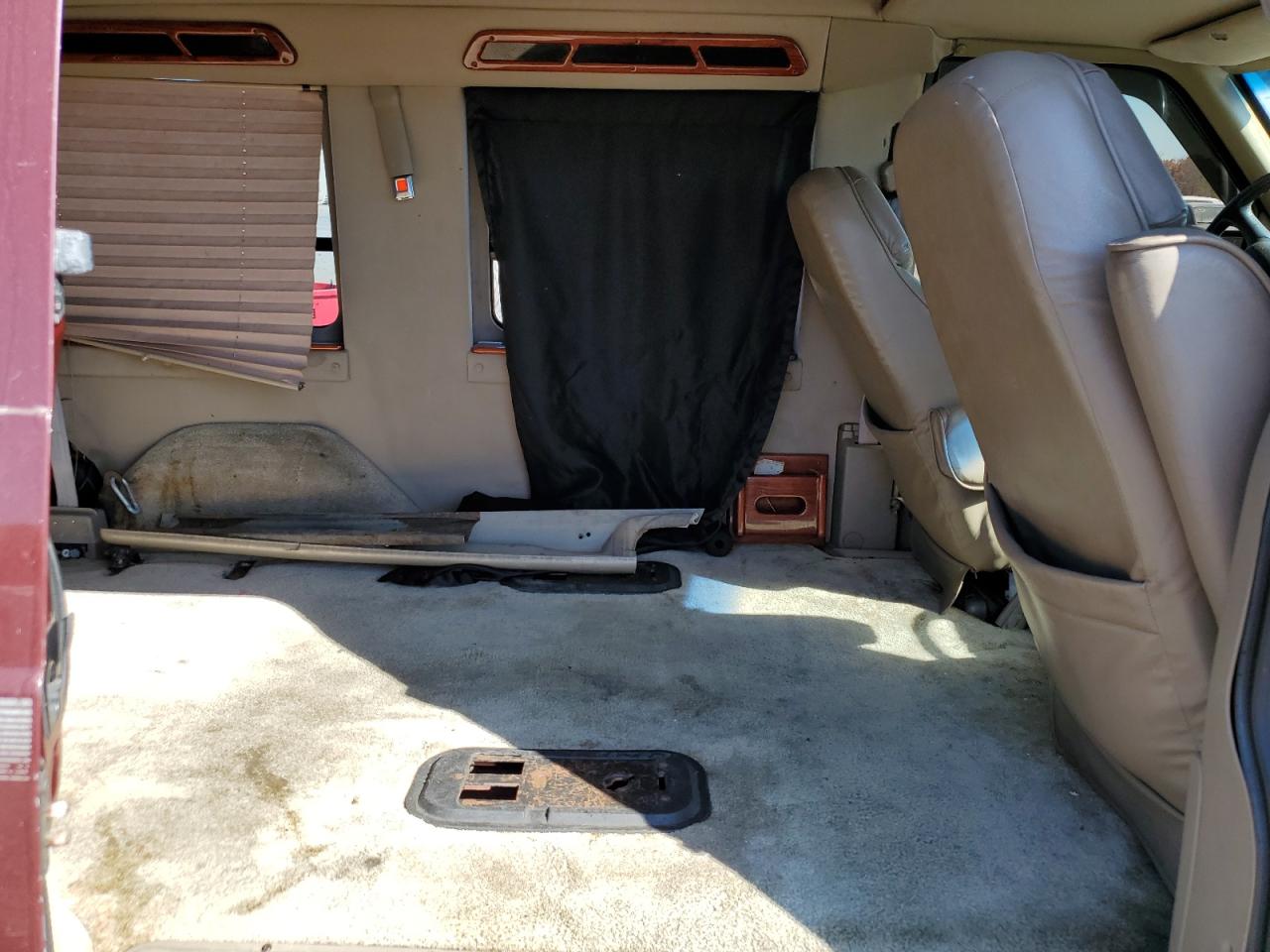 2002 Chevrolet Astro - Image 11
