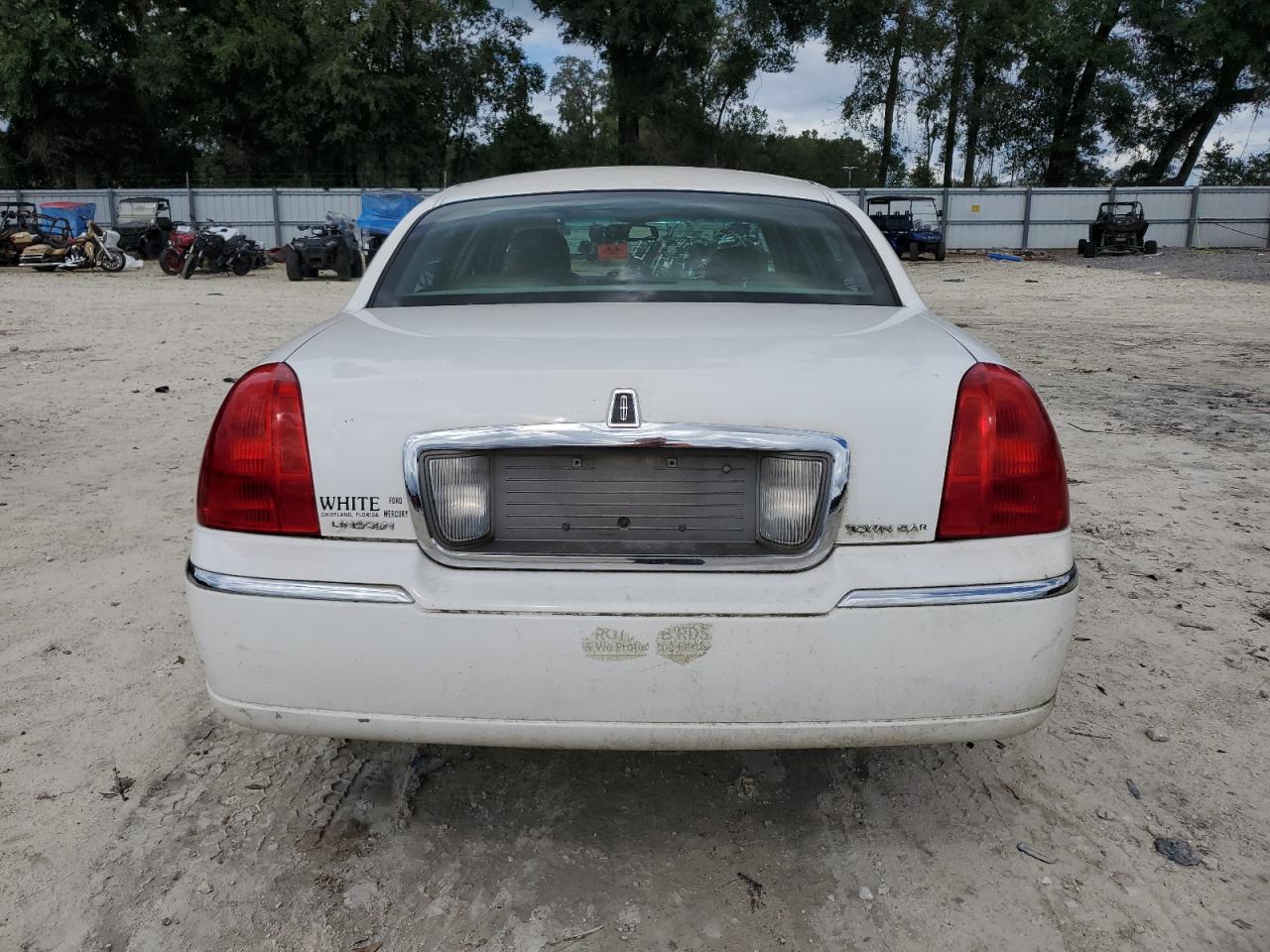 1LNHM81VX7Y628946 2007 Lincoln Town Car Signature