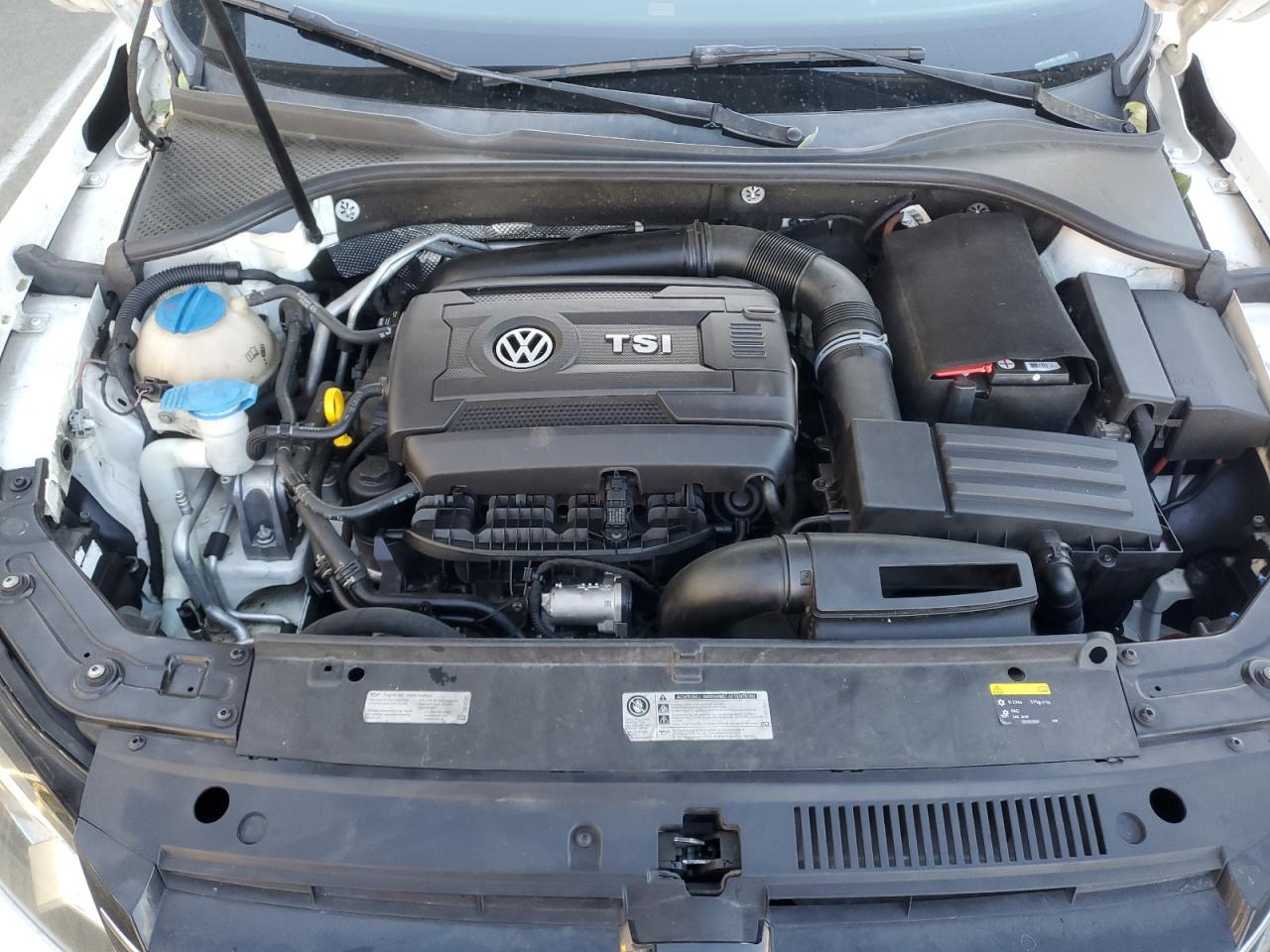 2014 Volkswagen Passat - Image 11