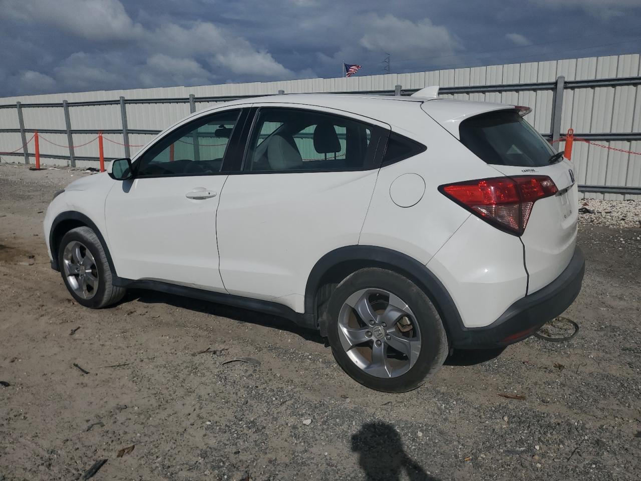 3CZRU5H30JM705588 2018 HONDA HR-V - Image 2