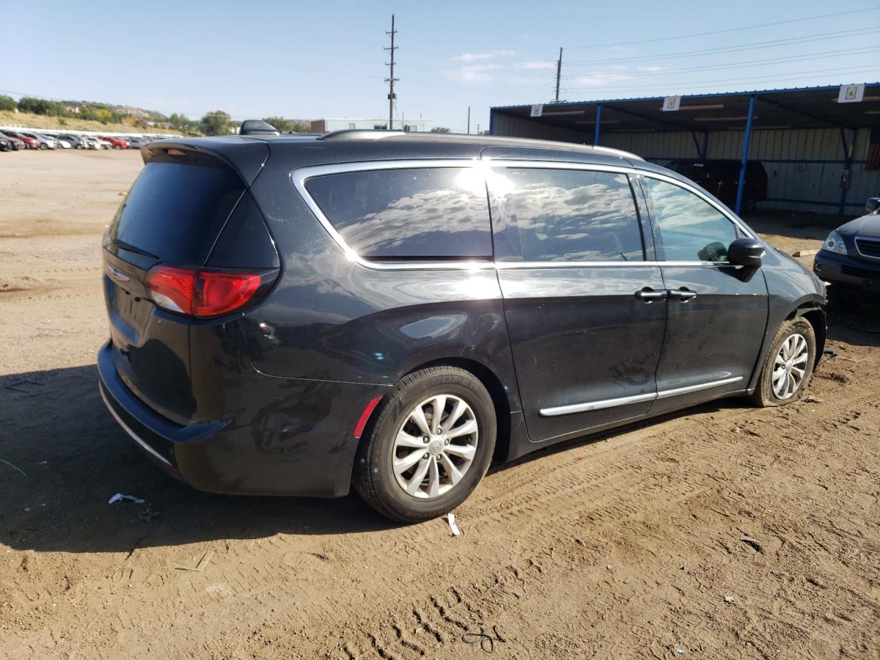 2017 Chrysler Pacifica Touring L VIN: 2C4RC1BG9HR785618 Lot: 76530994